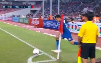 Cầu thủ Thái Lan tái hiện siêu phẩm trên chấm phạt góc của Salah