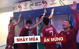 Tuyển thủ Việt Nam nhảy múa ăn mừng trong phòng thay đồ