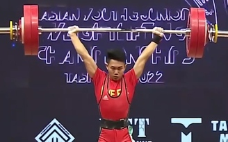 Lực sĩ 15 tuổi Việt Nam gây sốt khi nâng 256kg tạ, phá kỷ lục thế giới