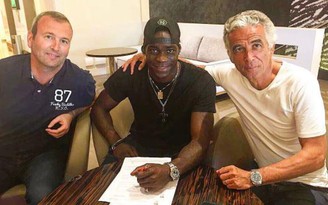 Chính thức: Mario Balotelli ký hợp đồng mới với Nice