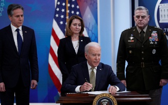 Tổng thống Biden phê chuẩn viện trợ vũ khí gì cho Ukraine?