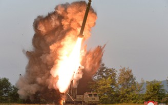 Mỹ cáo buộc Triều Tiên bí mật chuyển đạn pháo, rocket cho Nga