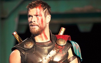 Búa thần của Thor vỡ nát trong trailer ‘Thor: Ragnarok’
