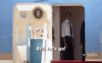 Xem ông Obama sốt ruột giục ông Clinton lên máy bay