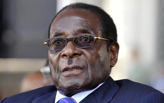 Ông Mugabe nhận 10 triệu USD và được trả lương đến hết đời