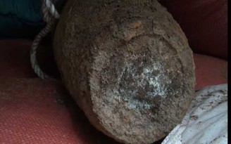 Đào hố trồng cao su, tá hỏa khi múc phải quả bom 200 kg