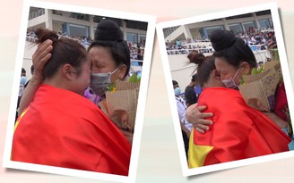 Phá kỷ lục SEA Games, cô gái Thái lao lên khán đài ôm mẹ òa khóc