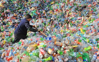 Thế giới lo lắng vì Trung Quốc từ chối làm ‘bãi rác toàn cầu’