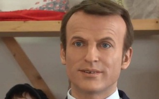 Tượng sáp của tổng thống Pháp bị ‘ném đá’ vì quá xấu