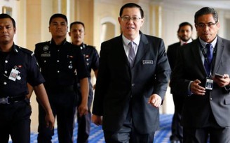 Bộ trưởng Malaysia nghi ngờ tham nhũng liên quan đến nhà thầu Trung Quốc