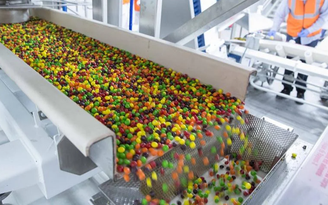 Giải cứu hai người bị rơi vào bể chứa sôcôla ở nhà máy kẹo Mỹ