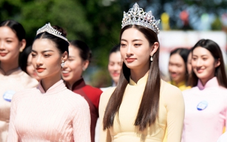 Lương Thùy Linh và Top 38 Miss World Vietnam dâng hương tưởng niệm liệt sĩ