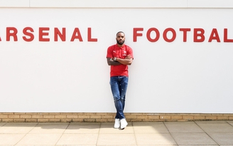 CHÍNH THỨC: Lacazette lập kỉ lục chuyển nhượng ở Arsenal