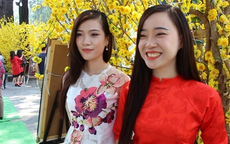 Xúng xính đi chụp ảnh ở Phố ông đồ