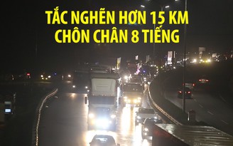 Cửa ngõ Hà Nội tắc nghẽn hơn 15 km, dòng xe chôn chân 8 tiếng