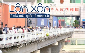 Lộn xộn cửa khẩu quốc tế Móng Cái: Người, xe tải đi chung đường