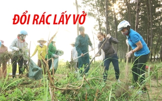 Đà Nẵng giữ sạch bờ biển bằng cách đổi rác lấy vở