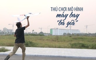 Xem máy bay “bà già” bay lượn trên bầu trời Hà Nội