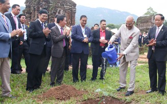 Tổng thống Ấn Độ trồng cây bồ đề đất Phật tại Mỹ Sơn