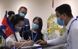 Khám bệnh ở Việt Nam giữa lúc dịch Covid-19 diễn biến phức tạp, người nước ngoài nói gì?