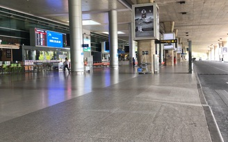 Sân bay Tân Sơn Nhất vắng lặng đến kinh ngạc vì virus corona
