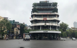Phố cổ Hà Nội buồn tênh, đàn ông đi chợ giúp vợ rồi về nhà tránh dịch Phố cổ Hà Nội buồn tênh, đàn ông đi chợ giúp vợ rồi về nhà tránh dịch