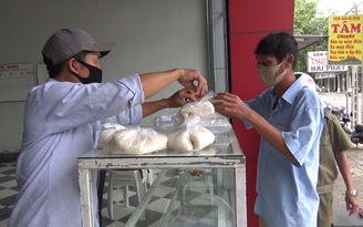 Cửa hàng gạo giá 1.000 đồng/kg cho người nghèo trong đại dịch Covid-19