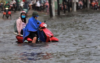 Kêu trời vì đường Nguyễn Hữu Cảnh cứ mưa lại ngập