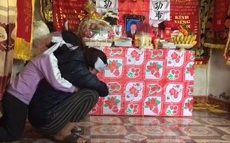 Ngôi nhà đầy nước mắt của chủ tịch xã chết vì virus lạ trong nước lũ