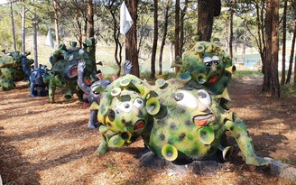 Những bức tượng kỳ lạ trong Công viên Covid-19 có một không hai ở Đà Lạt
