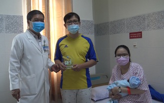Món quà bác sĩ ở bệnh viện Từ Dũ tặng các em bé sinh vào ngày Thầy thuốc Việt Nam