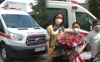 Ông Đoàn Ngọc Hải chính thức nhận xe cứu thương từ nghệ sĩ Việt Hương