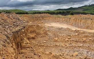 Cận cảnh thượng nguồn sông Rác bị đào khoét vì khai thác khoáng sản trái phép