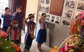 “Nhà Bác Hồ” ở TP.HCM chật kín người đến dâng hương tưởng niệm