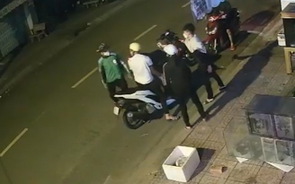 Xôn xao đoạn phim nam thanh niên bị nhóm người chặn đánh, nghi dàn cảnh cướp xe