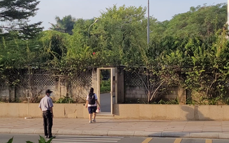 Bức tường kỳ lạ nằm giữa Vinhomes và Saigon Pearl ở TP.HCM