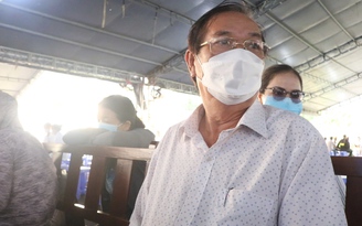 Ông cụ U.80 lọ mọ lên tòa làm bị hại trong vụ Nguyễn Thái Luyện - Alibaba