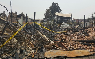 Cháy lớn thiêu rụi cửa hàng của 13 gia đình Việt kiều Thái Lan