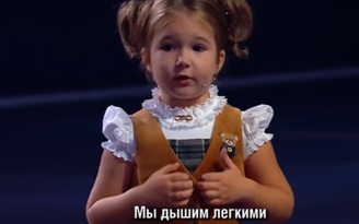 Bé gái 4 tuổi nói lưu loát 7 thứ tiếng: Nga, Anh, Trung Quốc, Ả Rập...