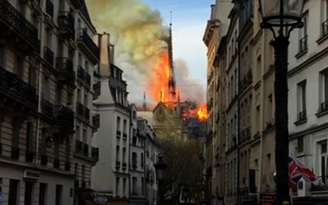 Cháy Nhà thờ Đức Bà Paris: Tổng thống Emmanuel Macron ‘rất đau lòng’, tổng thống Trump: ‘Thật kinh khủng!’