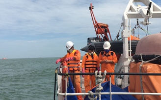 Dòng chảy mạnh, gió cấp 6 gây khó khăn việc cứu nạn tàu Hoàng Phúc 18