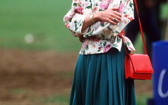 Ngắm lại Công nương Diana trong những bộ cánh trở thành kiểu mẫu của thời trang thế giới