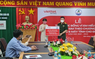10.000 sim 4G trị giá 2 tỉ đồng cho học sinh Kiên Giang học trực tuyến