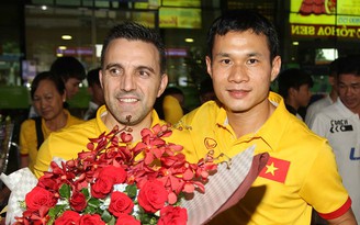 Đội tuyển Futsal Việt Nam được chào đón tại sân bay