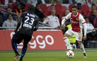 Con trai Kluivert sút như vũ bão, lập siêu phẩm cho Ajax Amsterdam
