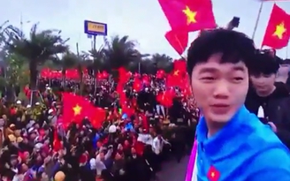 Xuân Trường mong xe buýt mui trần chạy mãi không dừng lại