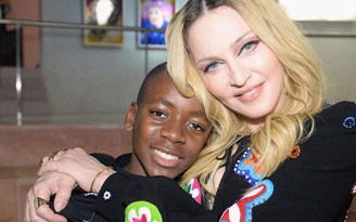 Con trai ca sĩ Madonna khoác áo đội trẻ Benfica