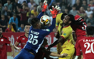 Quang Nam tỏa sáng giúp TP.HCM thắng Nam Định 3-1