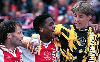 Van Der Sar đánh giá cao con trai Kluivert