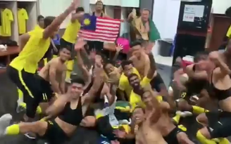 Tuyển thủ Malaysia "quẩy" tưng bừng sau khi đánh bại Thái Lan